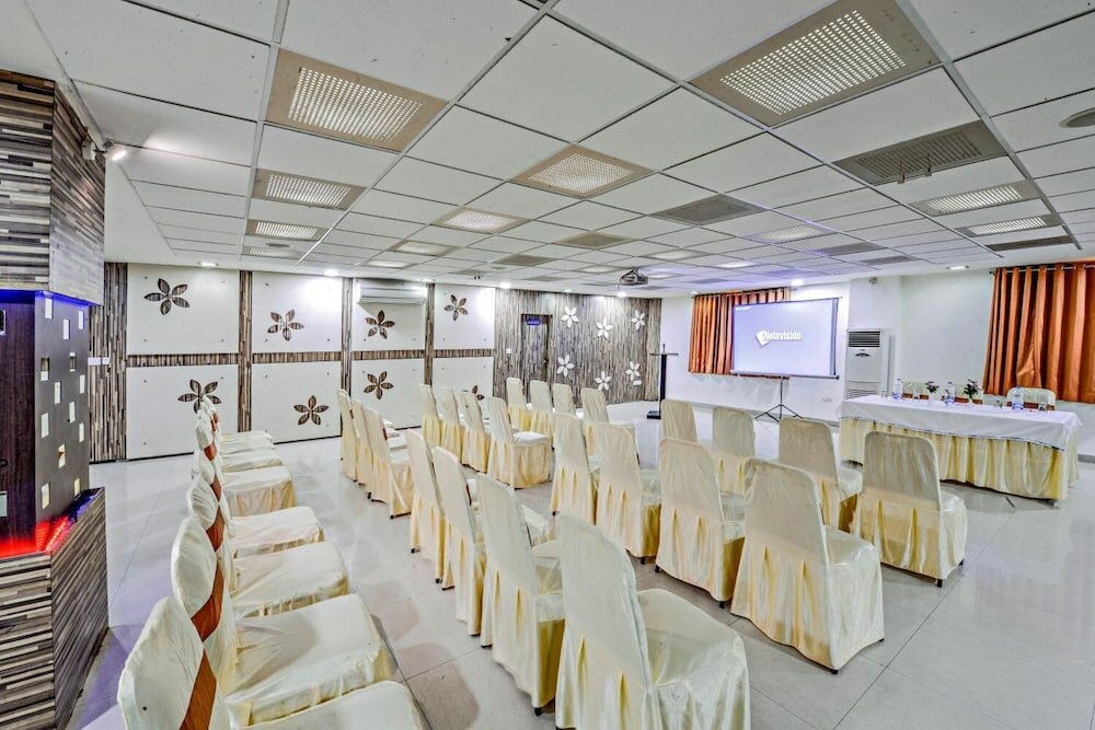 Фото Raghu Mahal Hotel