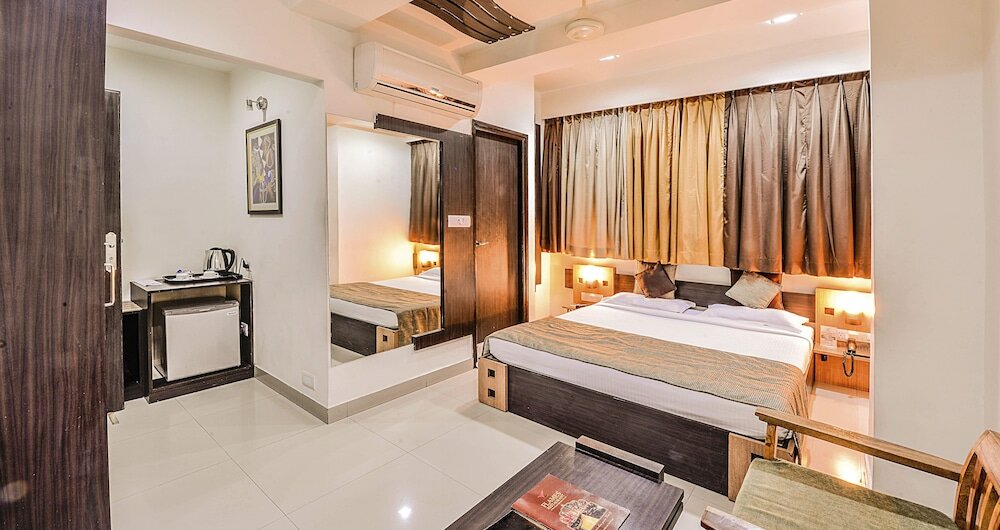 Фото Raghu Mahal Hotel