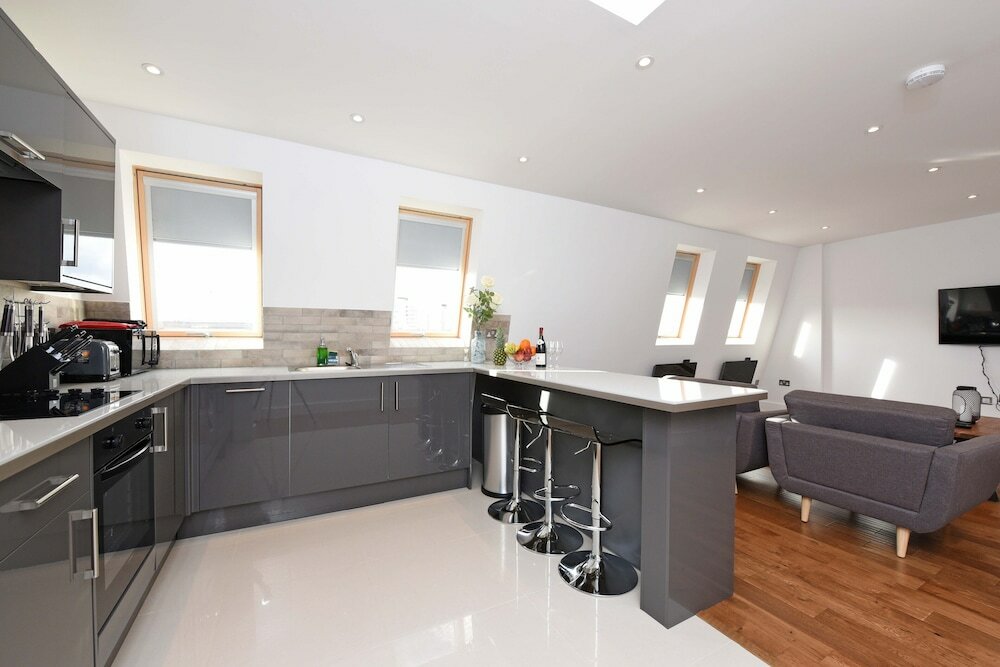 Фото Modern & Spacious 2 Bed Apartment at Clapham Junction