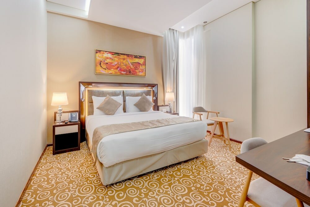 Фото Crown Rose Hotel