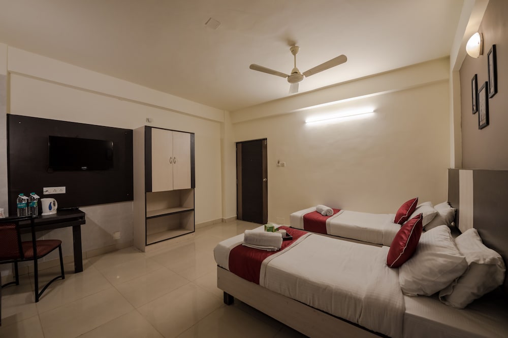 Фото Hotel Roopa