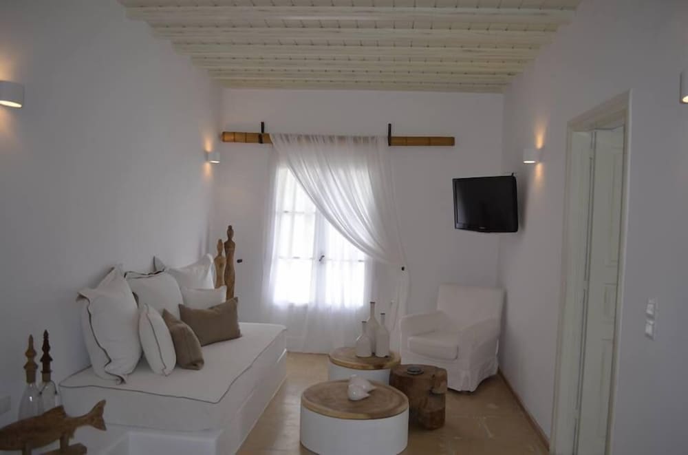 Фото Mykonian Studios