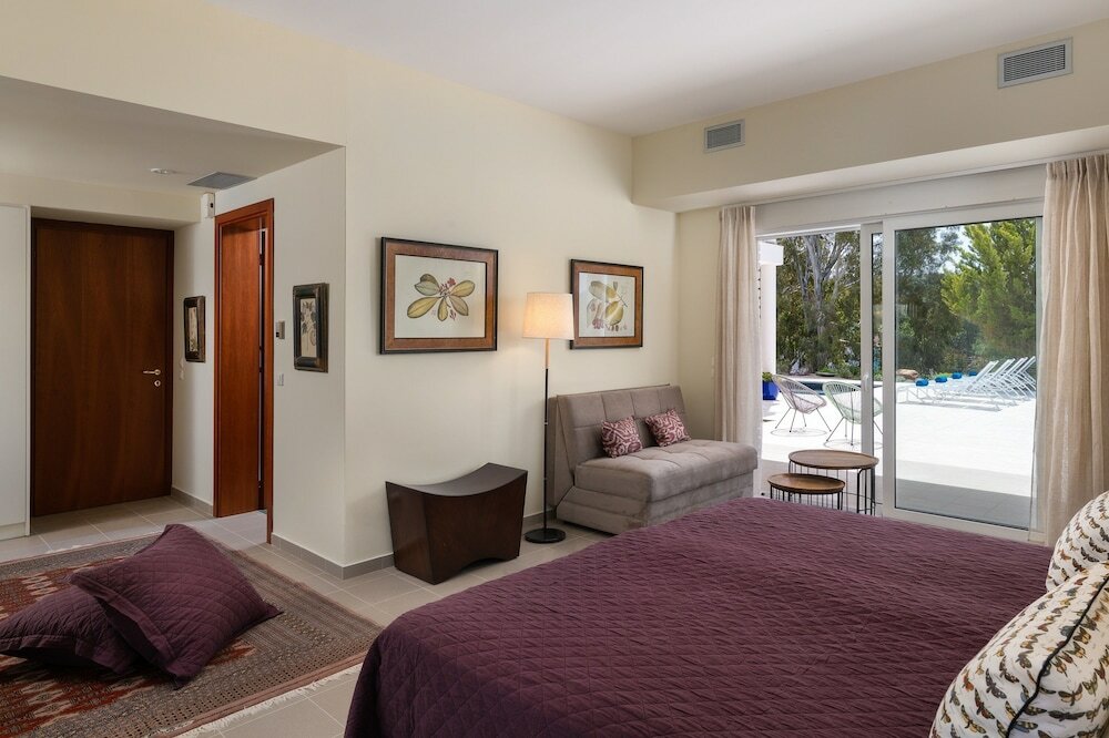 Фото HillTop Luxury Villa