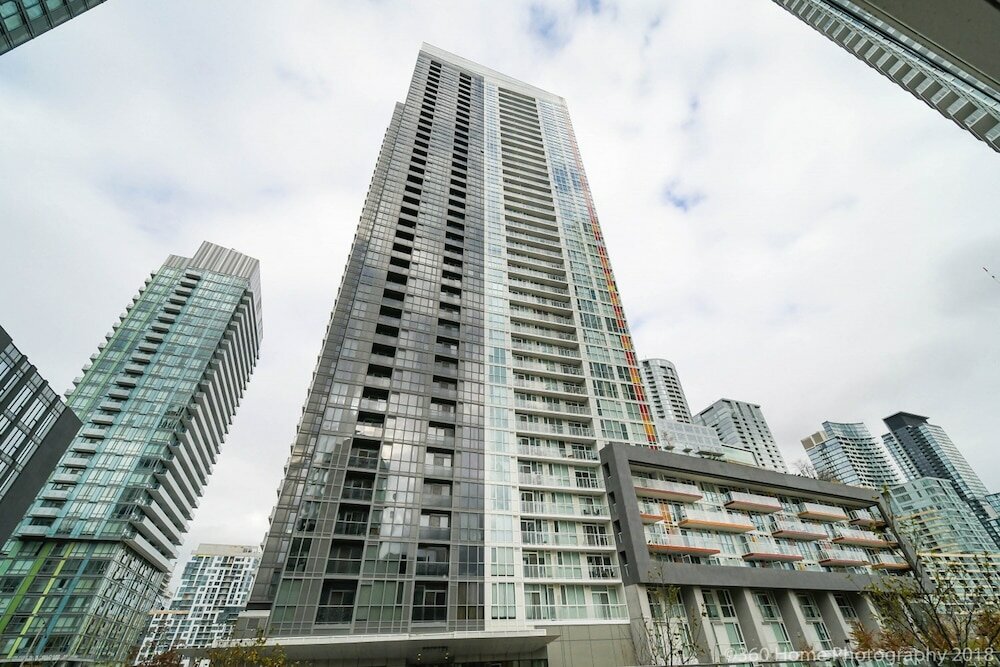 Фото Simply Comfort Stunning Downtown Condos