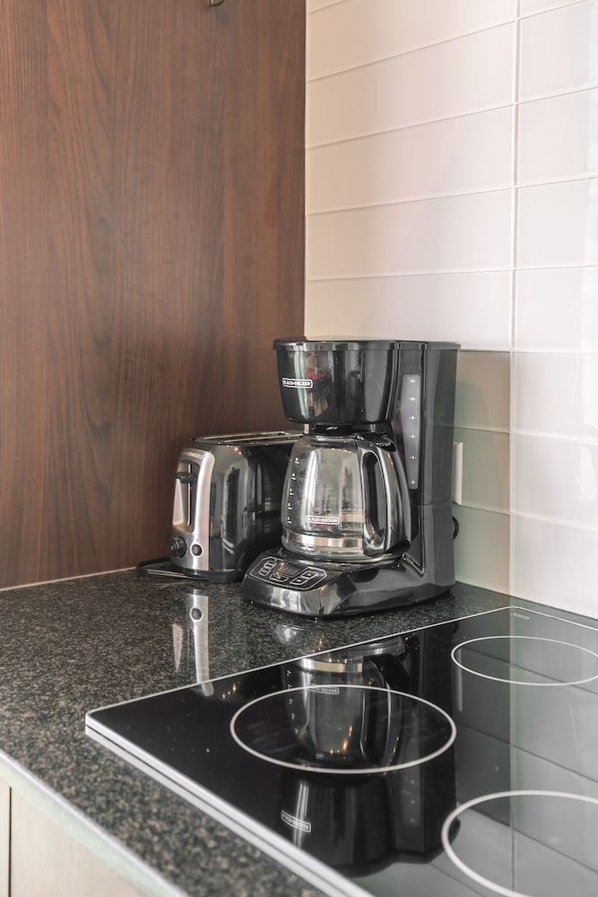 Фото Skytrees Condos at Union Station