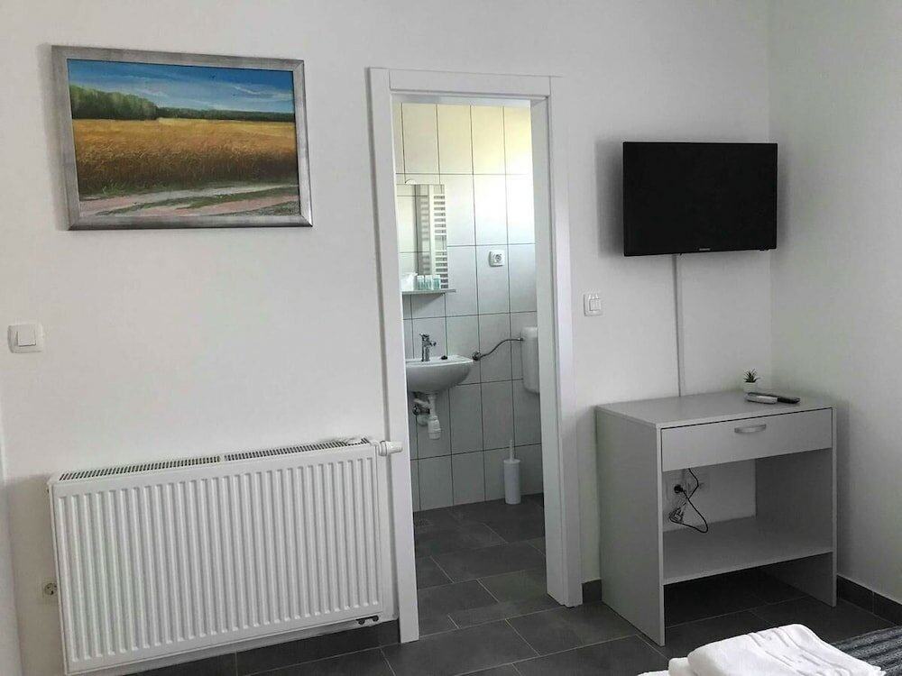 Фото Filipovic rent a car & apartments