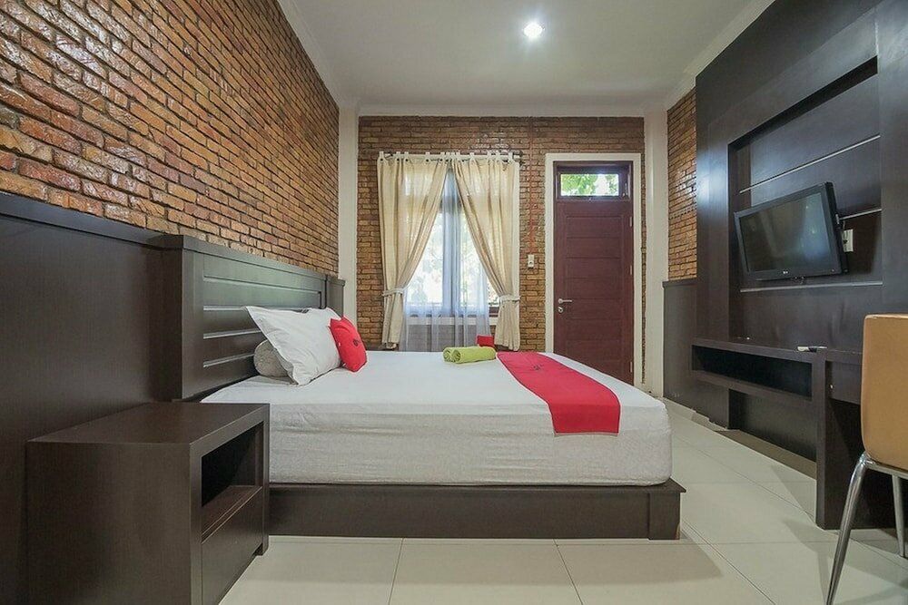 Hotel RedDoorz Plus near Cambridge City Square 2, Medan, photo