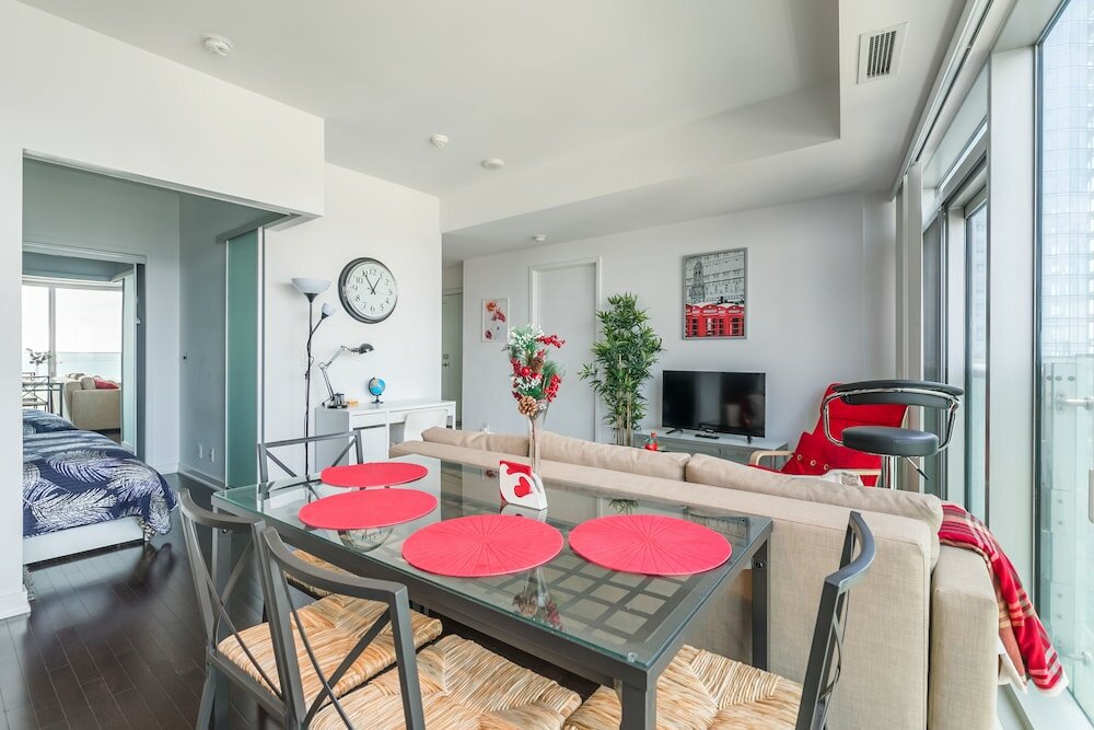 Фото Skytrees Condos at Union Station