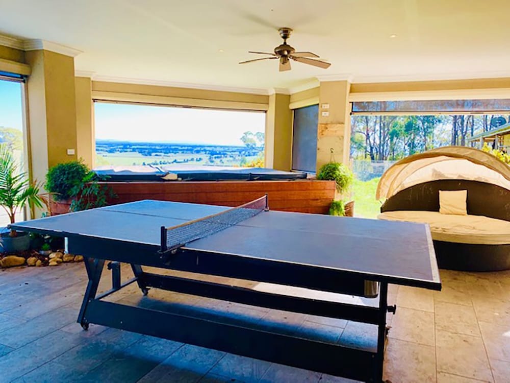 Фото Grand Gippsland Home Sleeps Up To 28