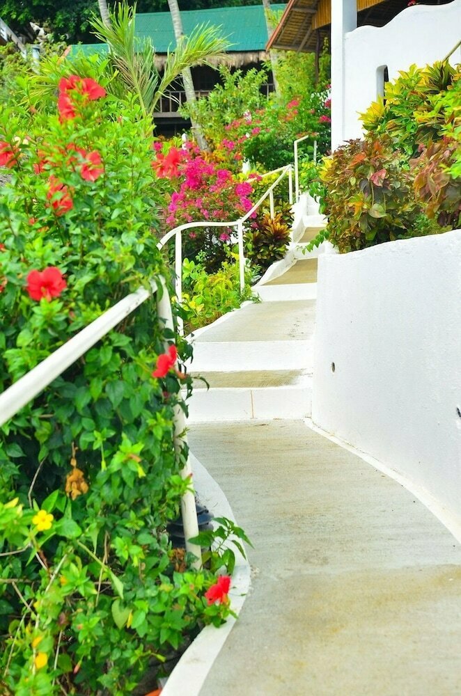 Hotel Steps Garden Resort, Province of Oriental Mindoro, photo