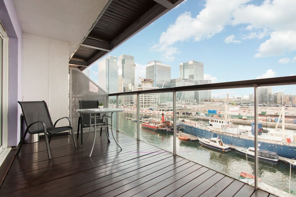 Фото Canary Wharf Luxury River view apartment