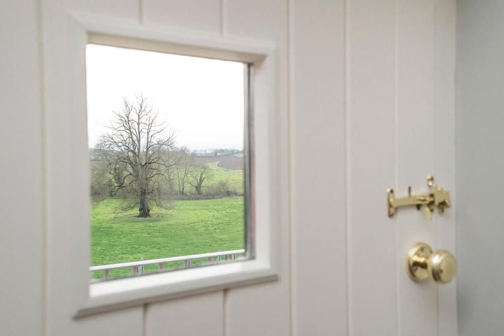 Фото Coach House Boutique B&b