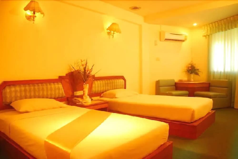 Фото Golden Grand Hotel