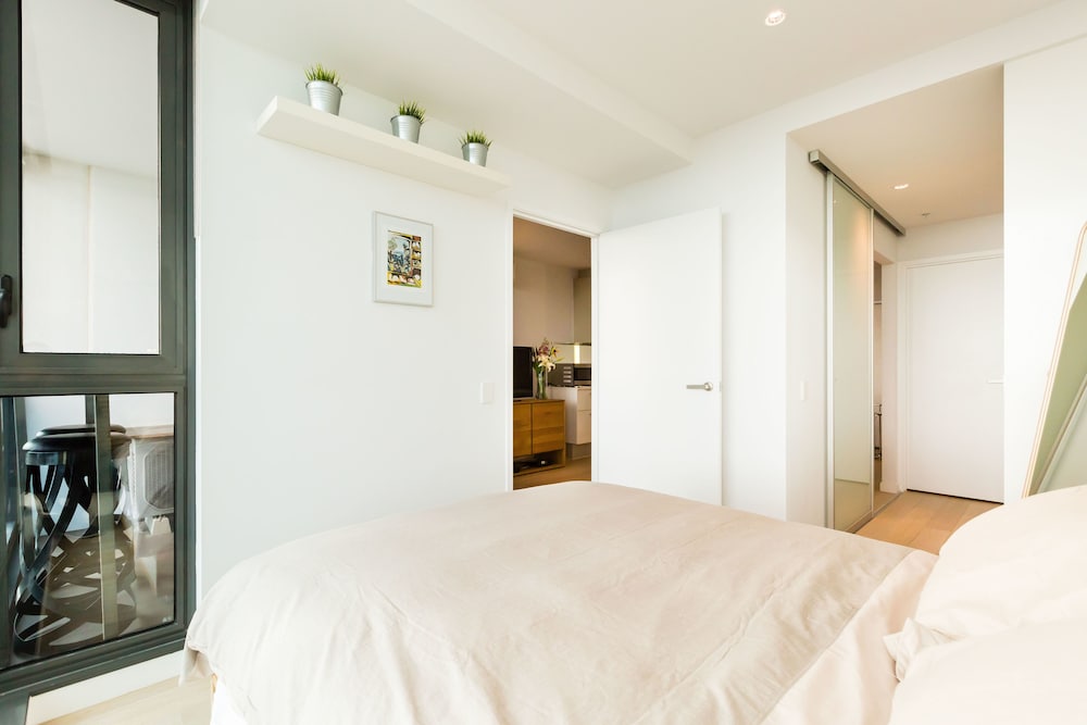 Фото Eva, 1bdr Melbourne Apartment