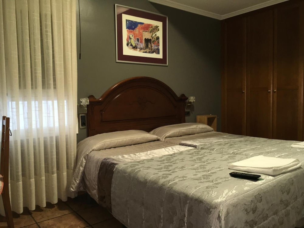 Фото Pensión La Bilbaina - Albergue Logroño