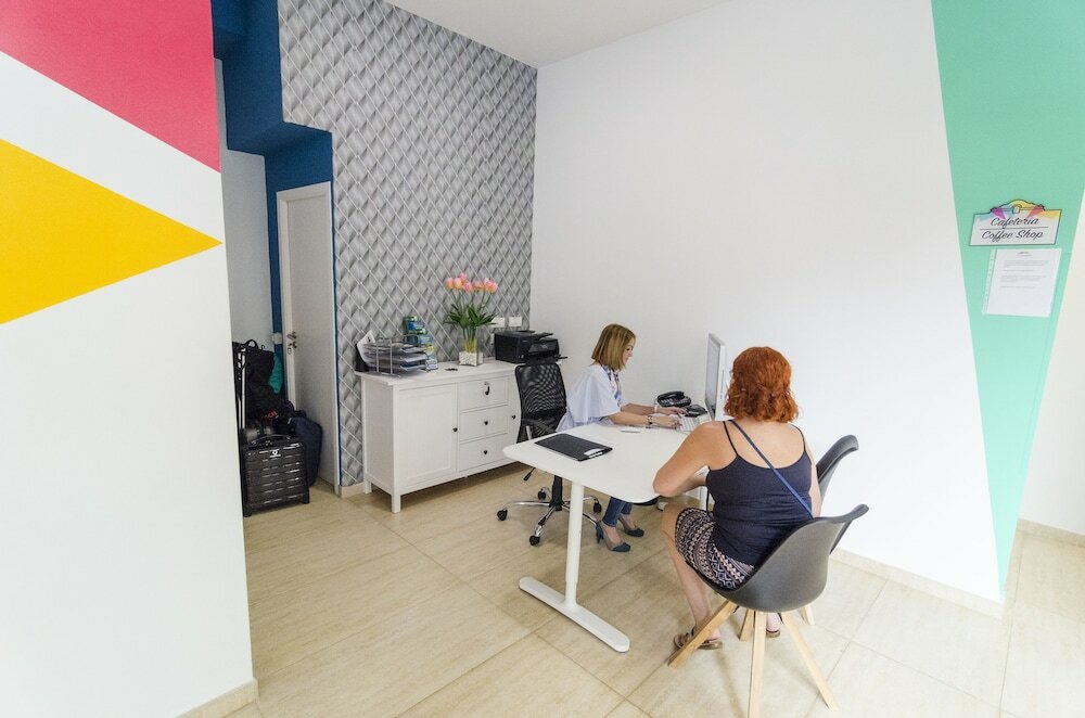 Фото La Fabrica Urban Hostel