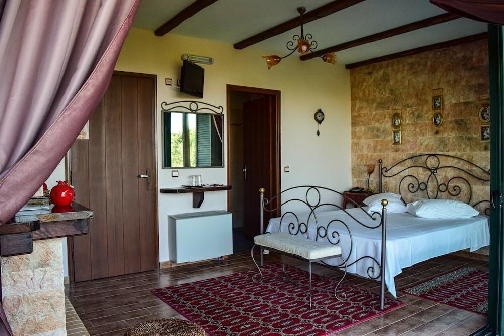 Фото Vathyskia Guesthouse