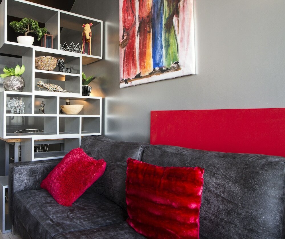 Фото Trendy 1-br City Center Apt