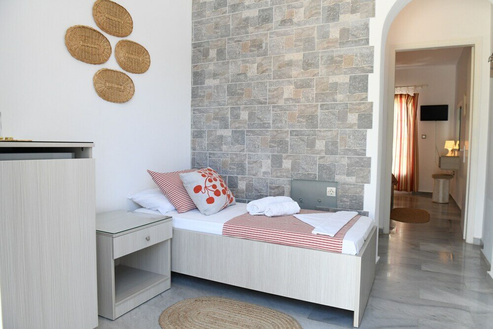 Фото Dryades Family Hotel