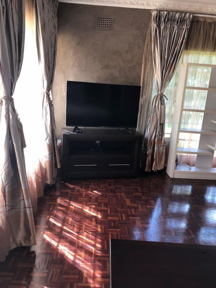 Фото Khuvena Guest House