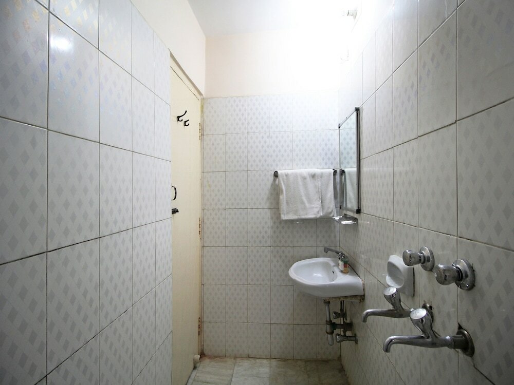 Фото Oyo 10400 Hotel The Ambassador