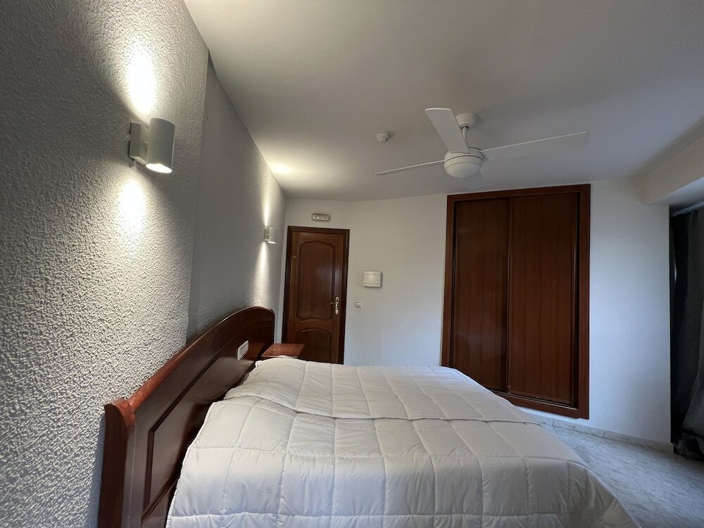 Фото Hostal La Embajada