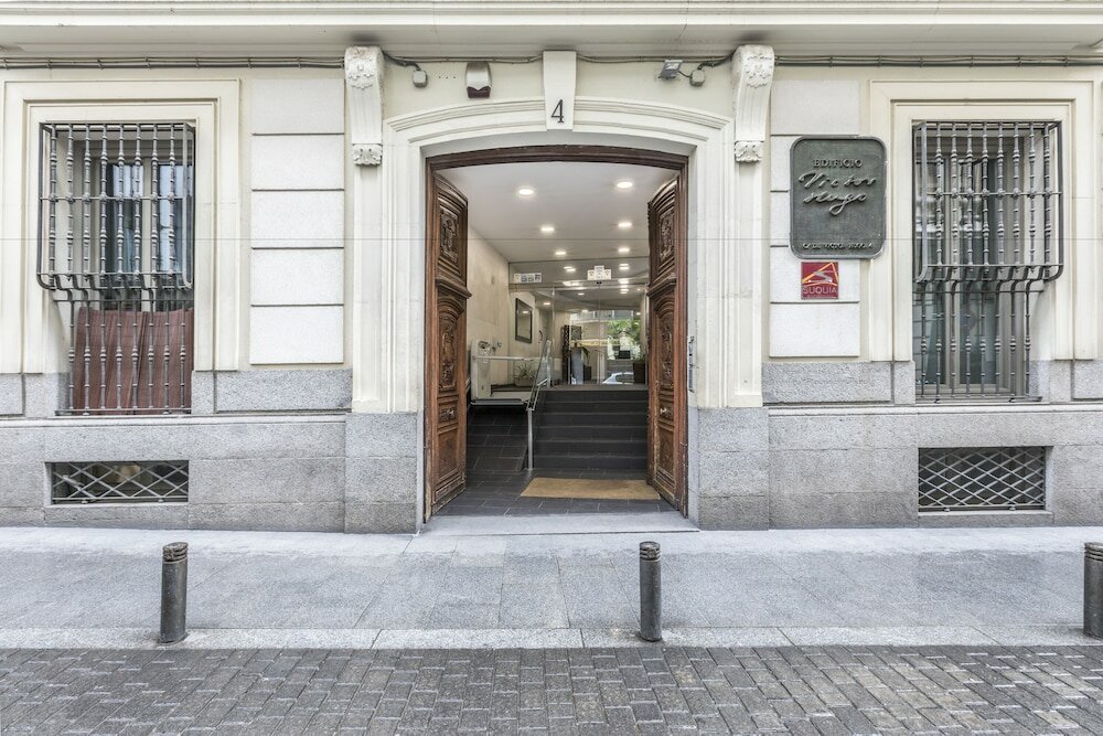 Фото Aspasios Gran Vía Apartments