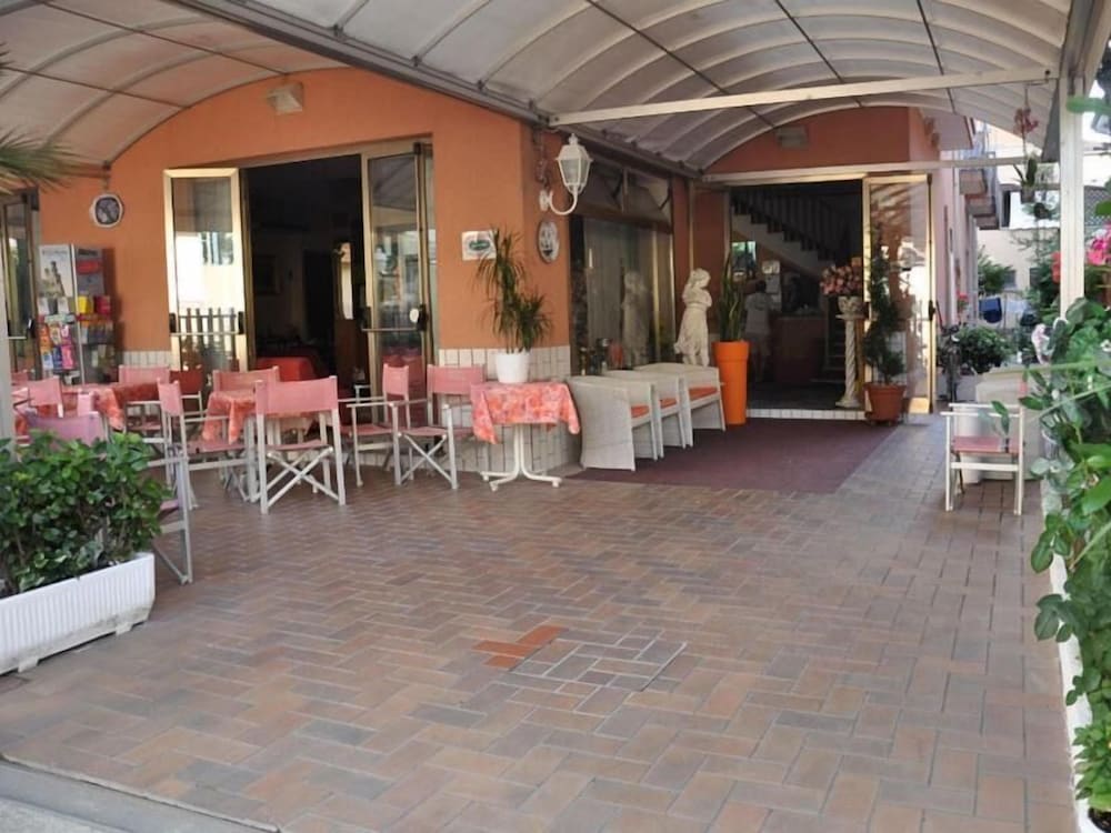 Фото Hotel Peonia