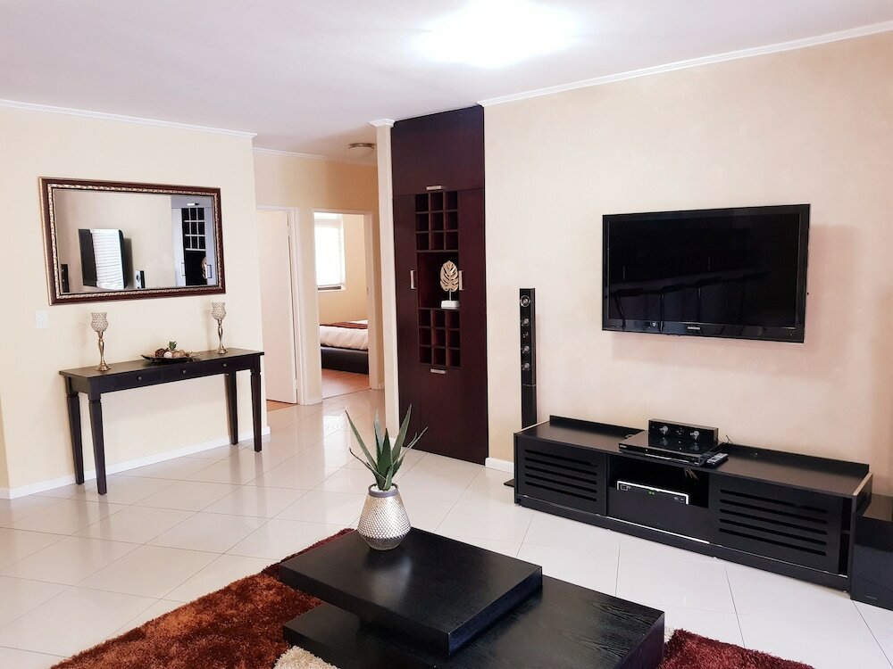 Фото Luxurious Apartment in Century City