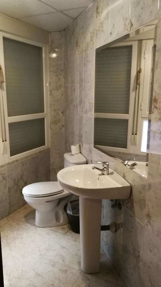 Фото Hostal La Embajada