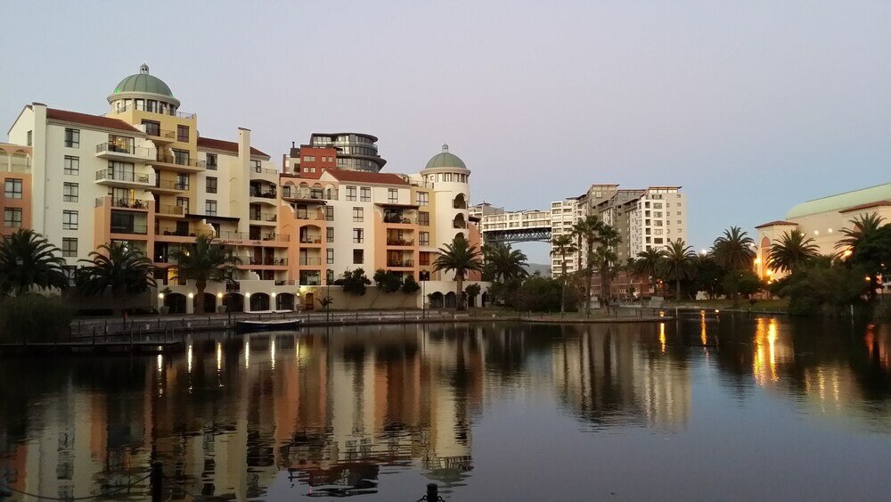 Фото Luxurious Apartment in Century City