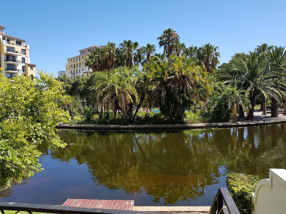 Фото Luxurious Apartment in Century City