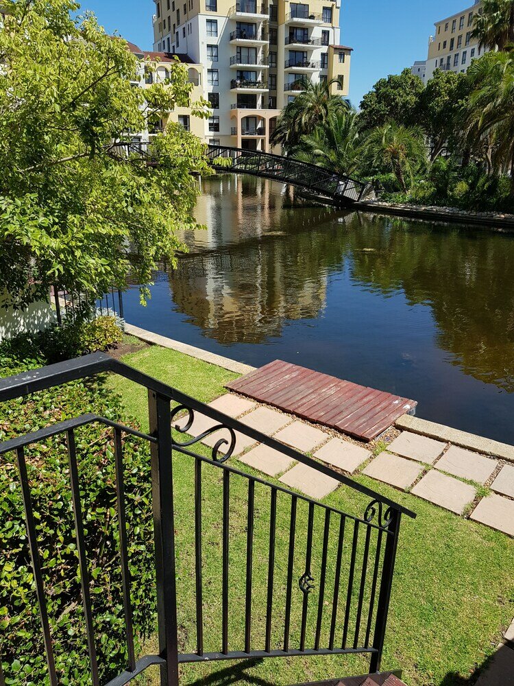 Фото Luxurious Apartment in Century City