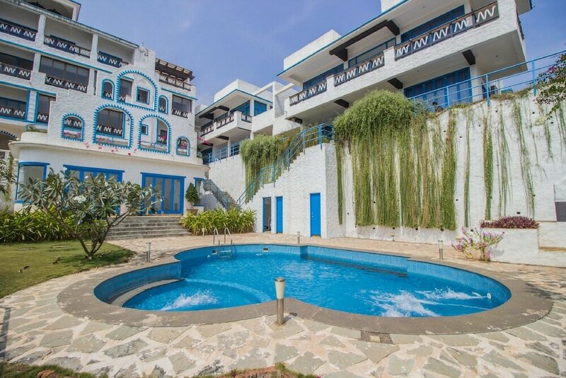 Гостиница Oyo 11899 Home Greek Style 4bhk Penthouse Bambolim