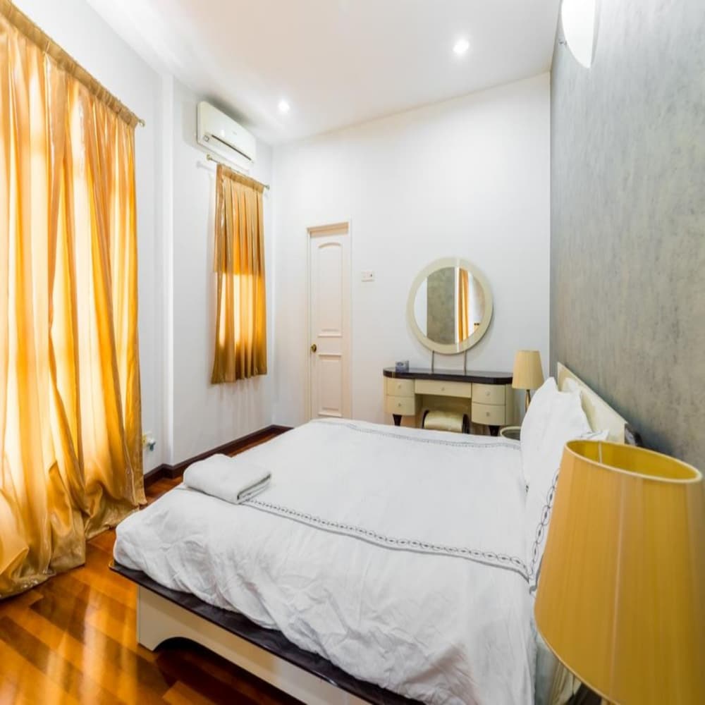 Фото Royal Luxury Bukit Ceylon