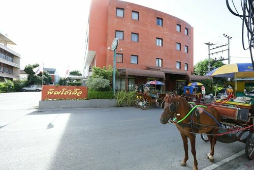 Гостиница Pin Hotel в Лампанге