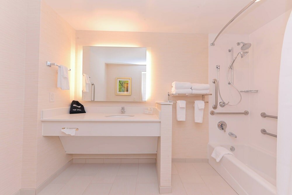 Фото Fairfield by Marriott Inn & Suites Plymouth White Mountains