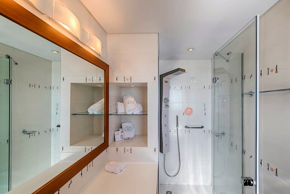 Фото Bellevue On The Beach Suites