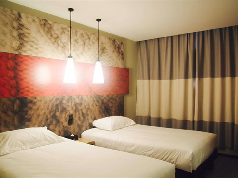 Фото Ibis Styles Chengdu American Center Hotel