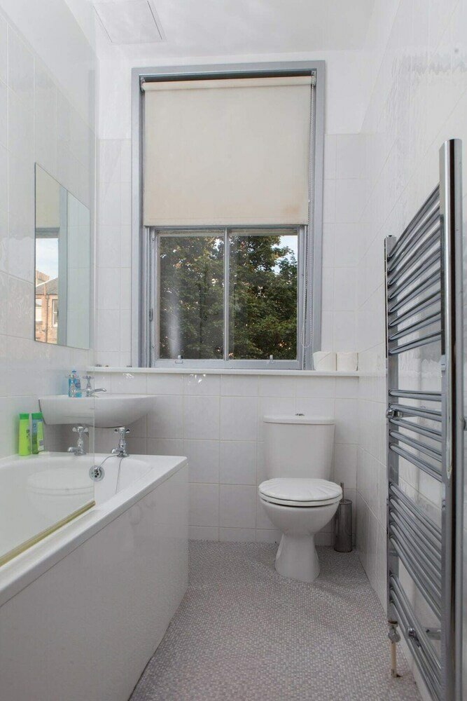 Фото Stylish 3 Bedroom Apartment