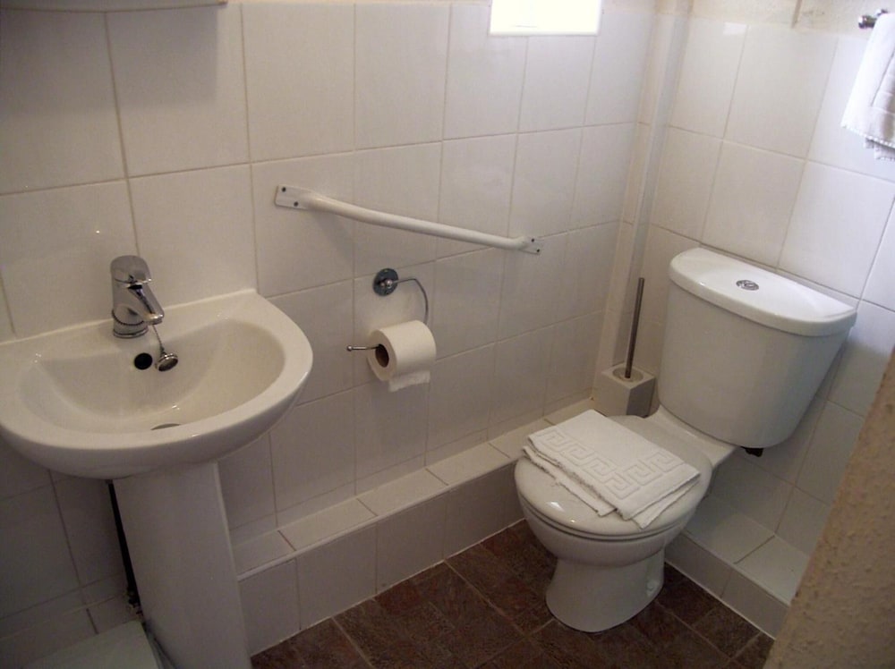 Фото The Ellesmere Hotel