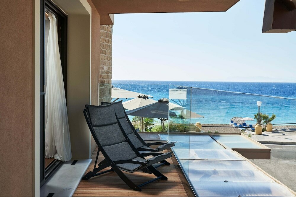 Фото Bellevue On The Beach Suites