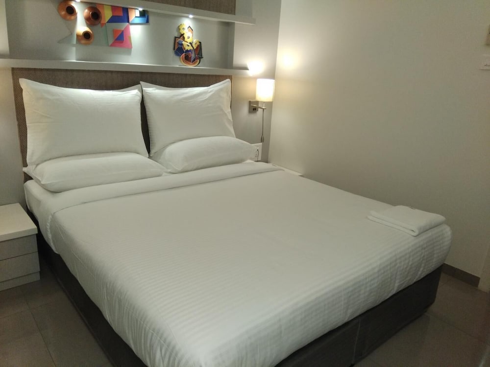 Фото Hotel Atharv