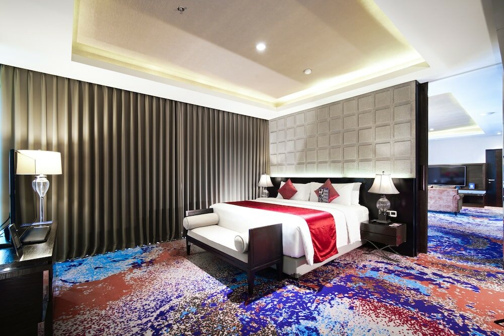 Фото Aston Pasteur Hotel
