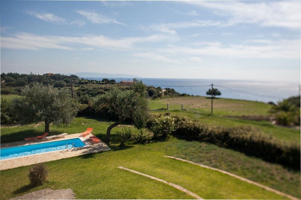 Фото Absolute Villa by Stylish Stays