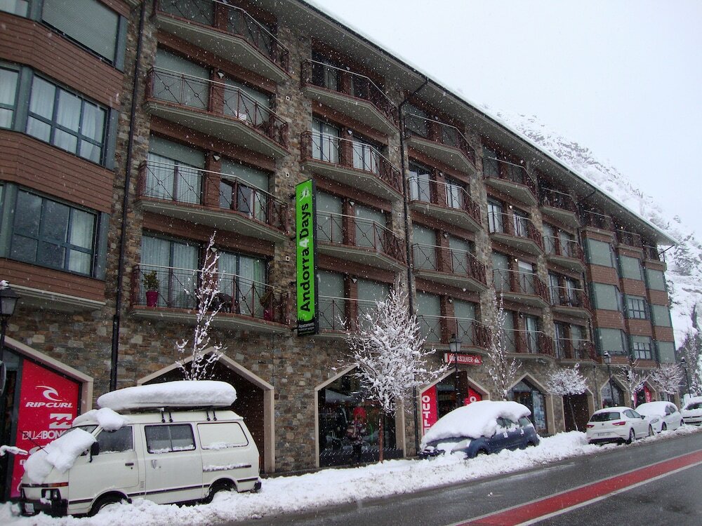 Фото Apartamentos Canillo Les Moles 3000