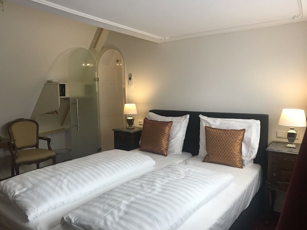 Фото De Bronzen Koets