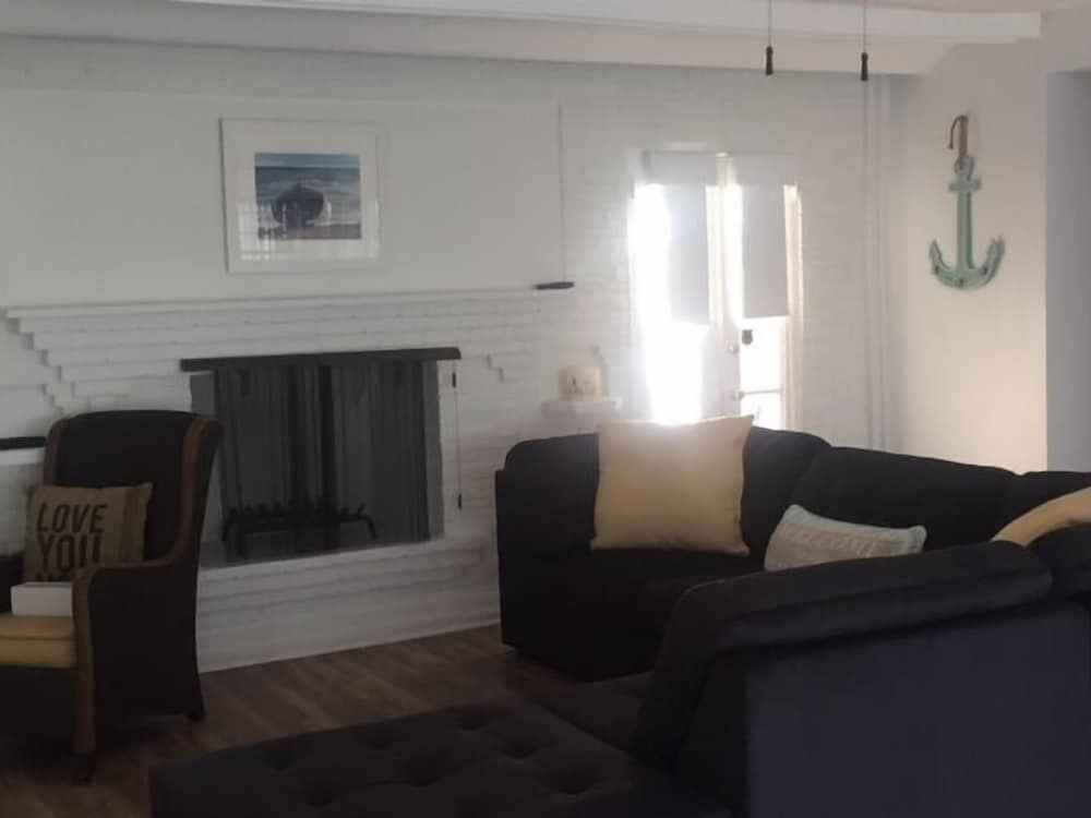 Фото Salty Bungalow Madison