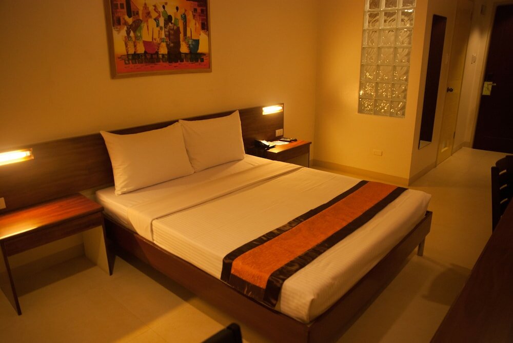 Фото M Suites Hotel