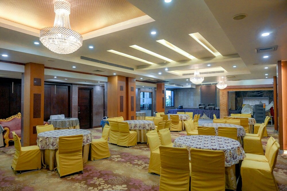 Фото Leela Grande Hotel